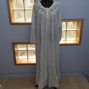 Eileen West Button Front Full Length Gown/Robe with Bluebell Print Size S